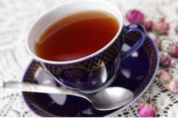 Положительное и отрицательно влияние черного чая на организм человека