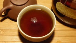 Черный чай может отрицательно влиять на организм человека