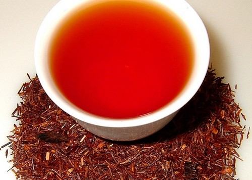 Заваренный чай ройбуш